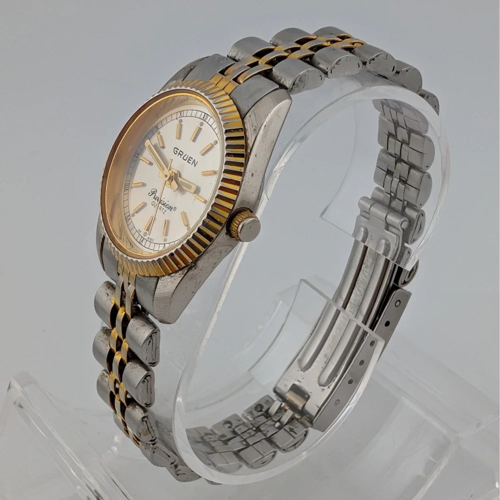 Gruen Precision Quartz Two Tone Fluted Bezel Watch 25mm‎ Silver Sunburst Dial